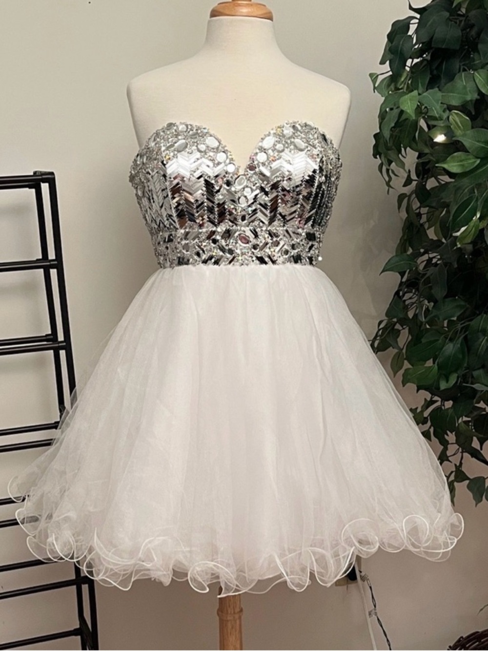 Tony Bowls Silver and White Strapless Dress SZ14